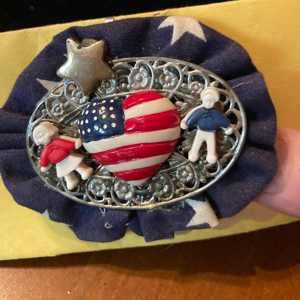 AMERICAN AT HEART PIN NEW SHOW YOUR LOVE AMERICA